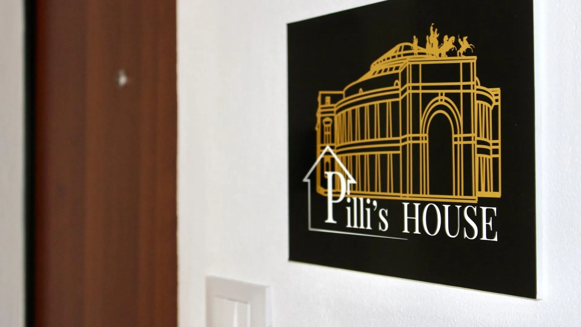 Apartment Pillis House Palermo Elegante E Accogliente Appartamento In Centro Italy